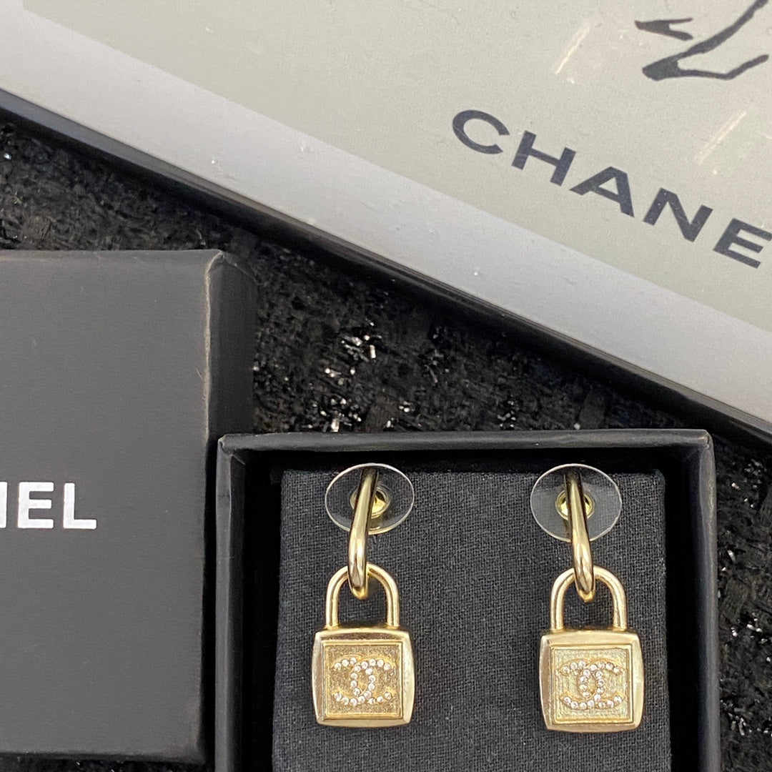 CHANEL Double-C Vintage Earrings