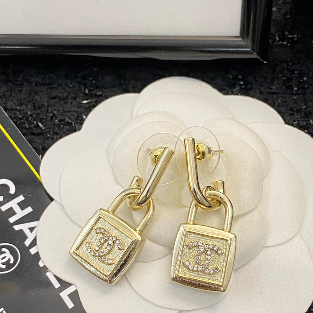 CHANEL Double-C Vintage Earrings