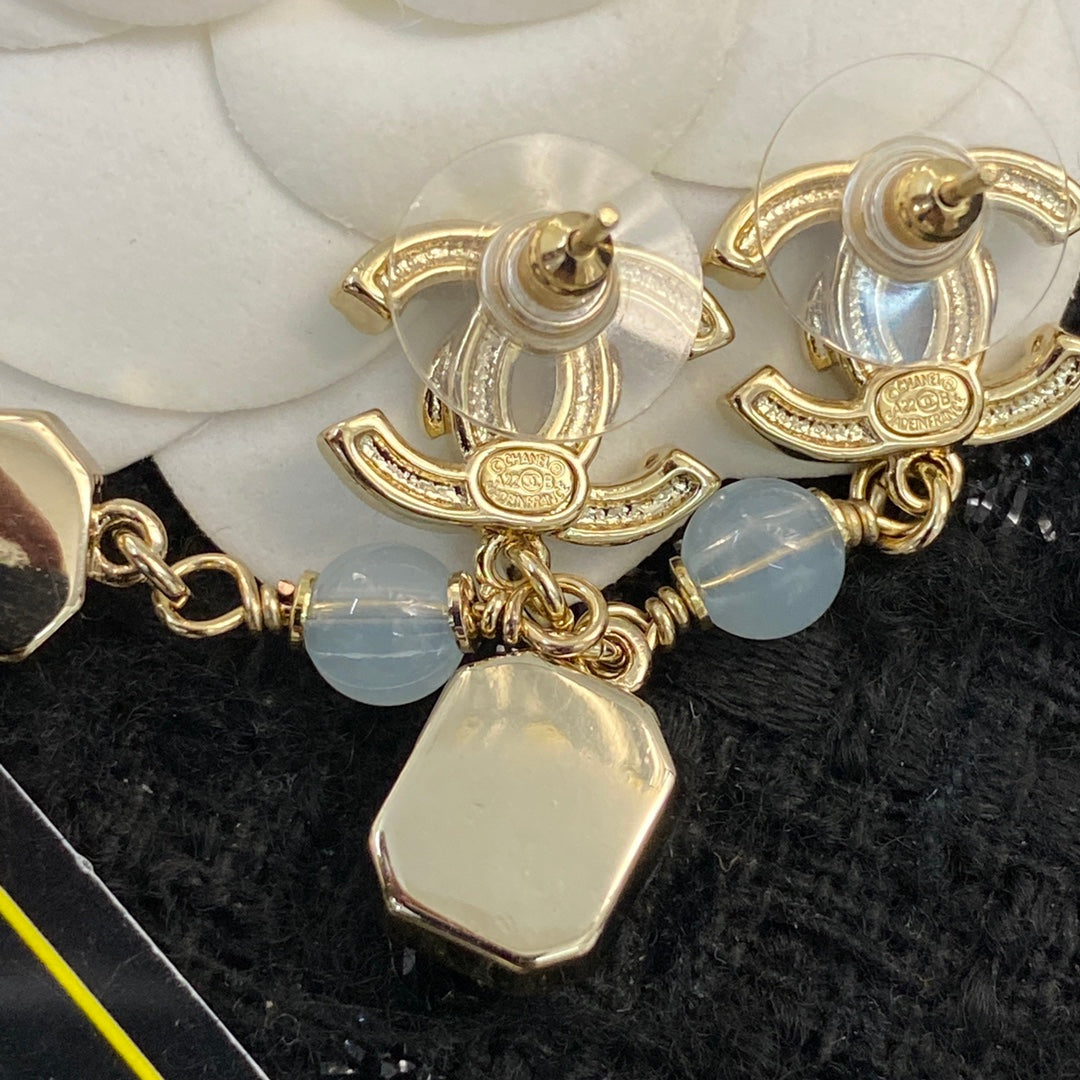 CHANEL Baroque Pearl Vintage Pendant Necklace
