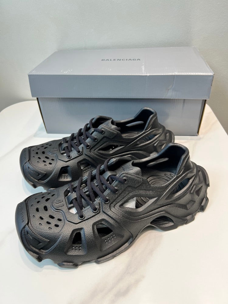 Balenciaga 当天现货！（巴黎新款凉鞋） 资讯：新款BALENCIAGA 巴黎世家-凉鞋是通过一体成型磨具，热压，精密组合等细节，展示了设计师 Demna Slide #02 - Color 01 - Image 3