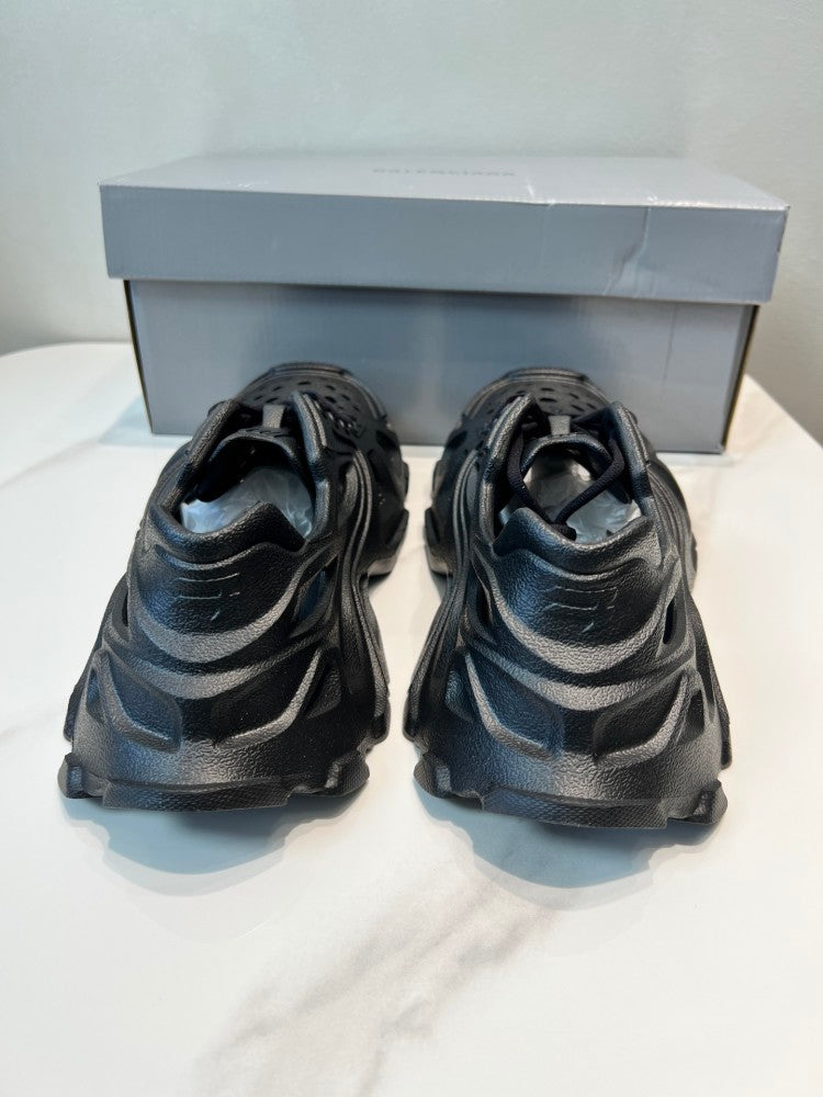 Balenciaga 当天现货！（巴黎新款凉鞋） 资讯：新款BALENCIAGA 巴黎世家-凉鞋是通过一体成型磨具，热压，精密组合等细节，展示了设计师 Demna Slide #02 - Color 01 - Image 4