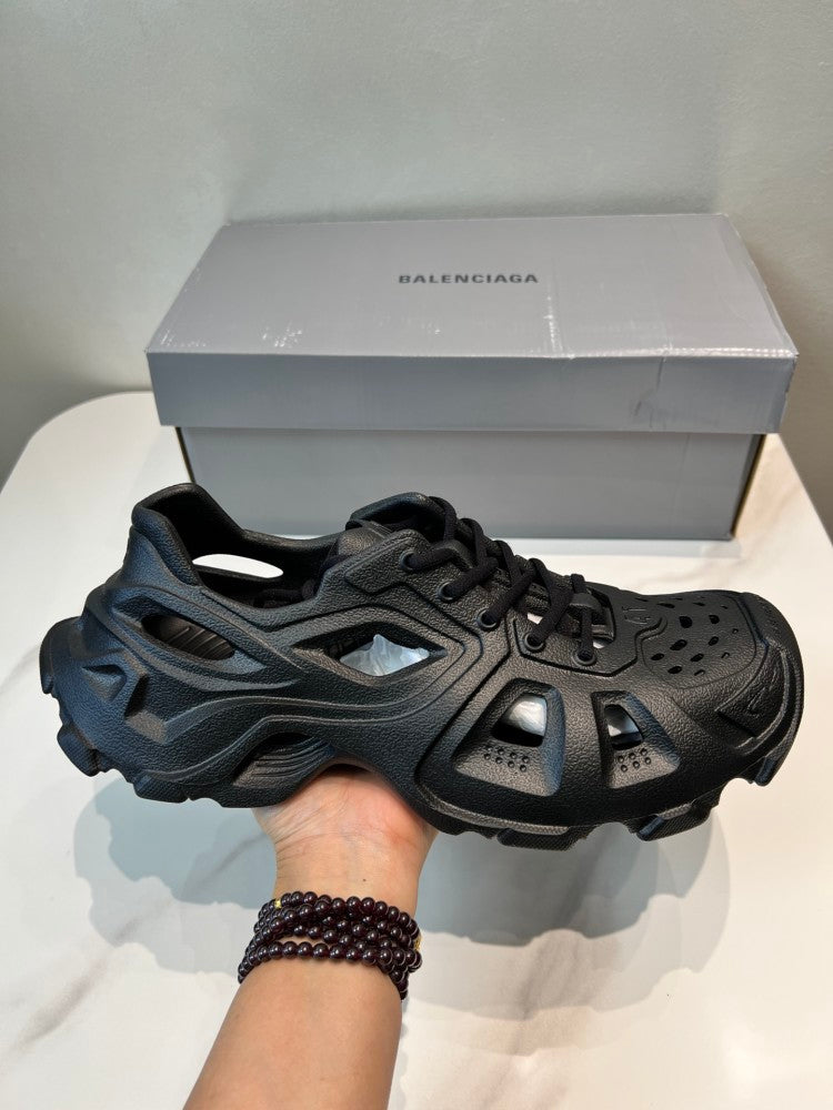 Balenciaga 当天现货！（巴黎新款凉鞋） 资讯：新款BALENCIAGA 巴黎世家-凉鞋是通过一体成型磨具，热压，精密组合等细节，展示了设计师 Demna Slide #02 - Color 01 - Image 7