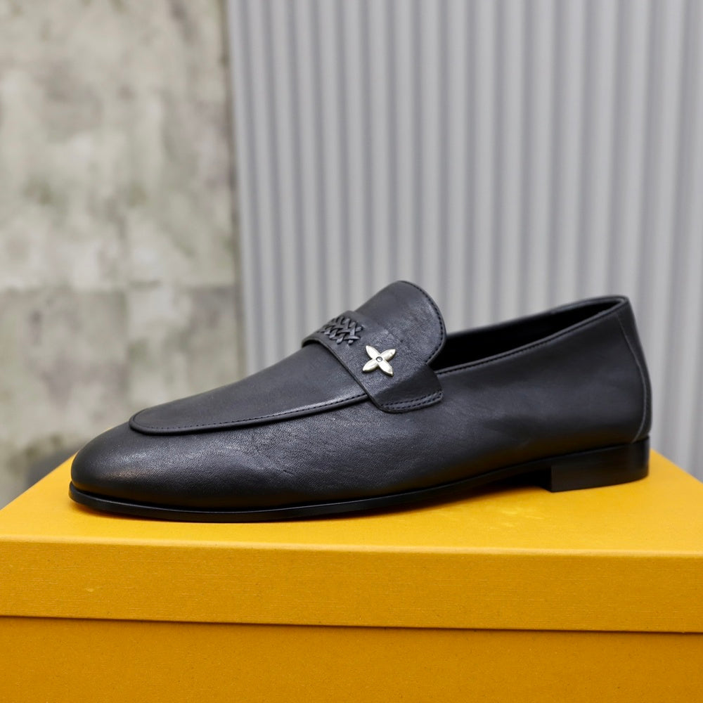 Louis Vuitton Men's Sneakers - Style 426001