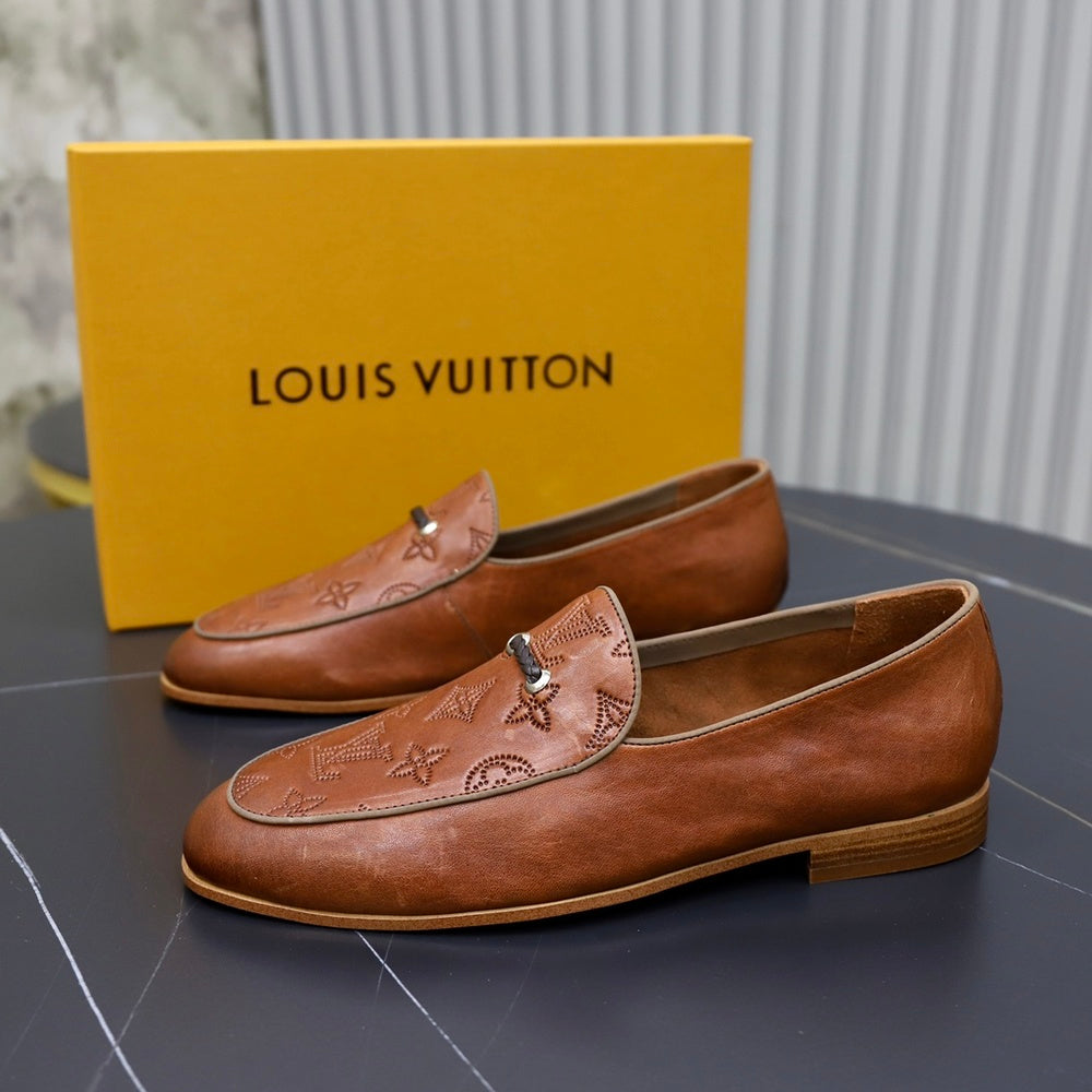 Louis Vuitton Men's Sneakers - Style 426001