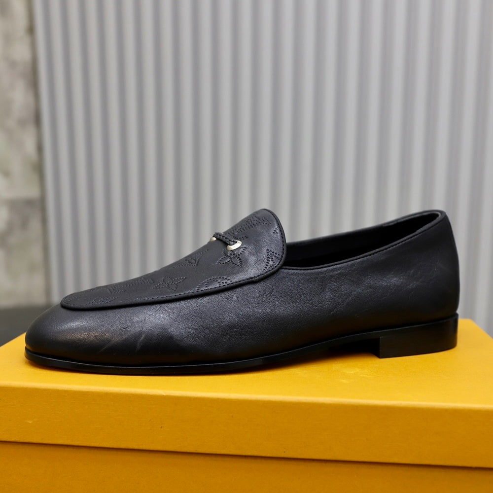 Louis Vuitton Men's Sneakers - Style 426001
