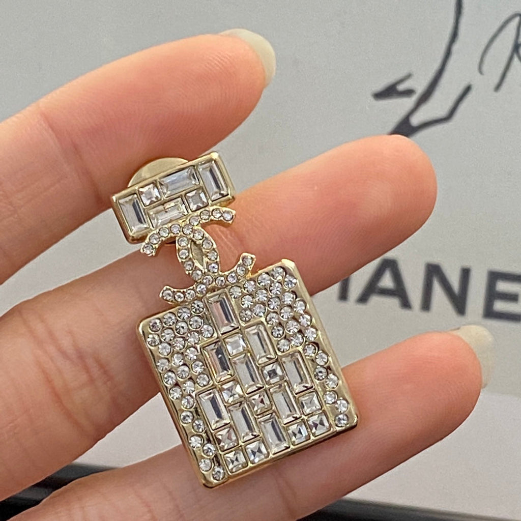 CHANEL Crystal Necklace