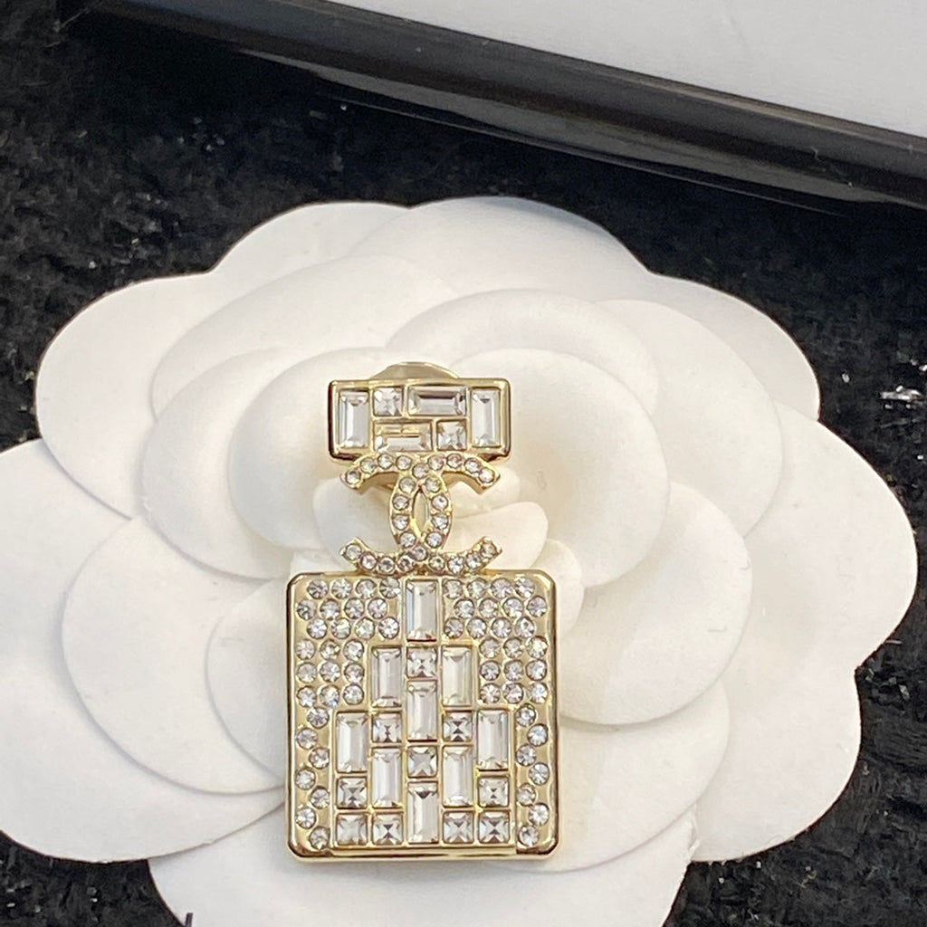 CHANEL Crystal Necklace