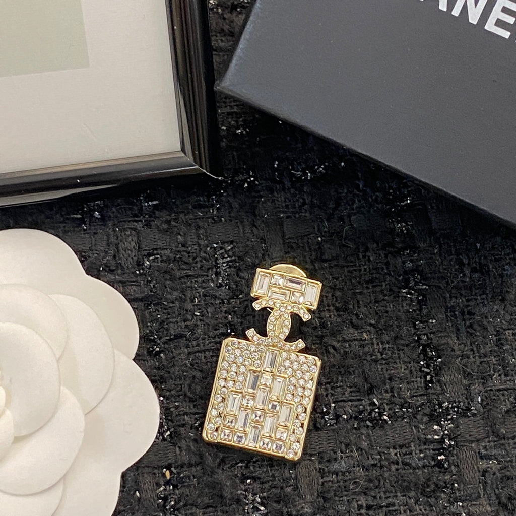 CHANEL Crystal Necklace