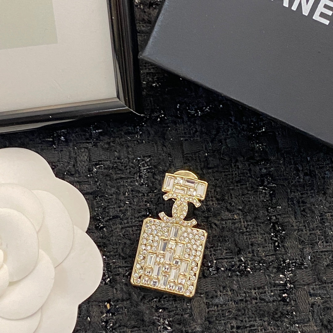 CHANEL Crystal Necklace