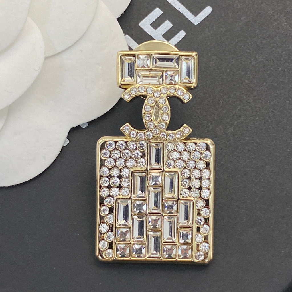 CHANEL Crystal Necklace