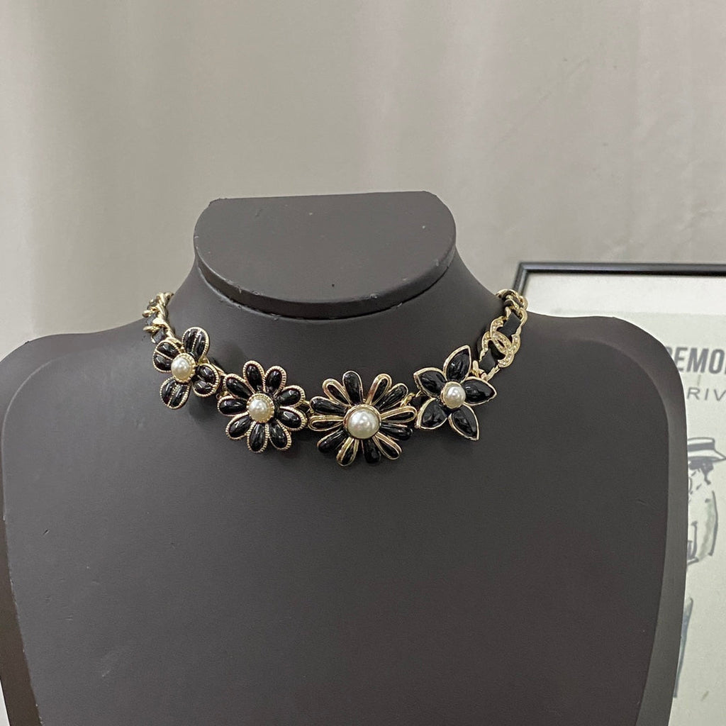 CHANEL P125 Vintage Choker Necklace