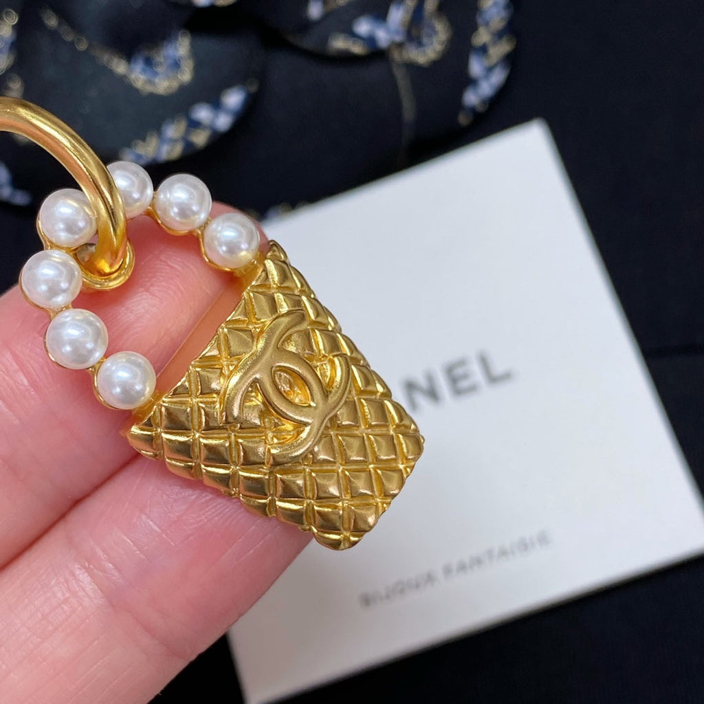 CHANEL P65 Pearl Vintage Earrings