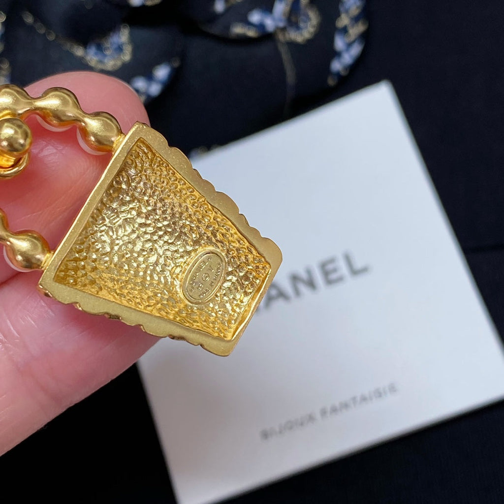 CHANEL P65 Pearl Vintage Earrings