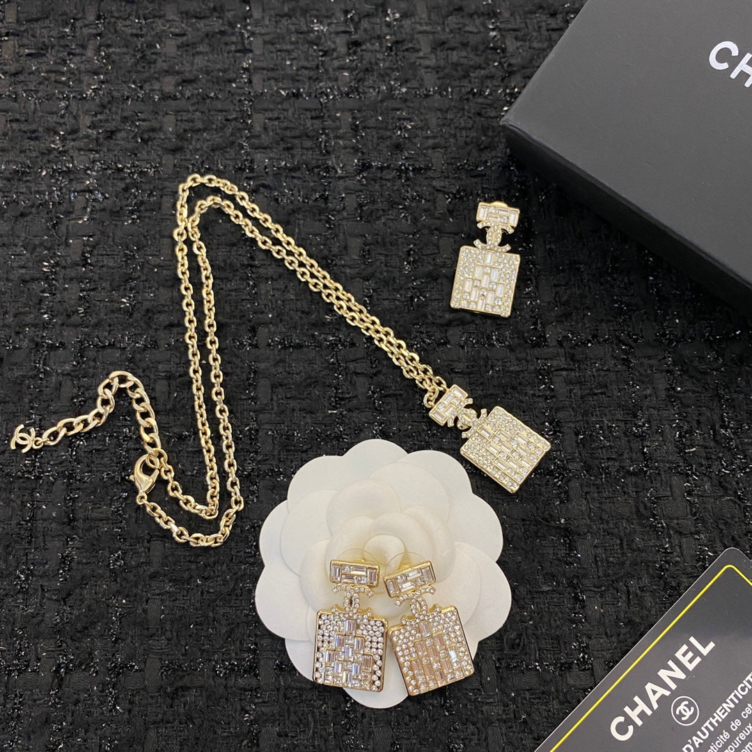 CHANEL Crystal Necklace