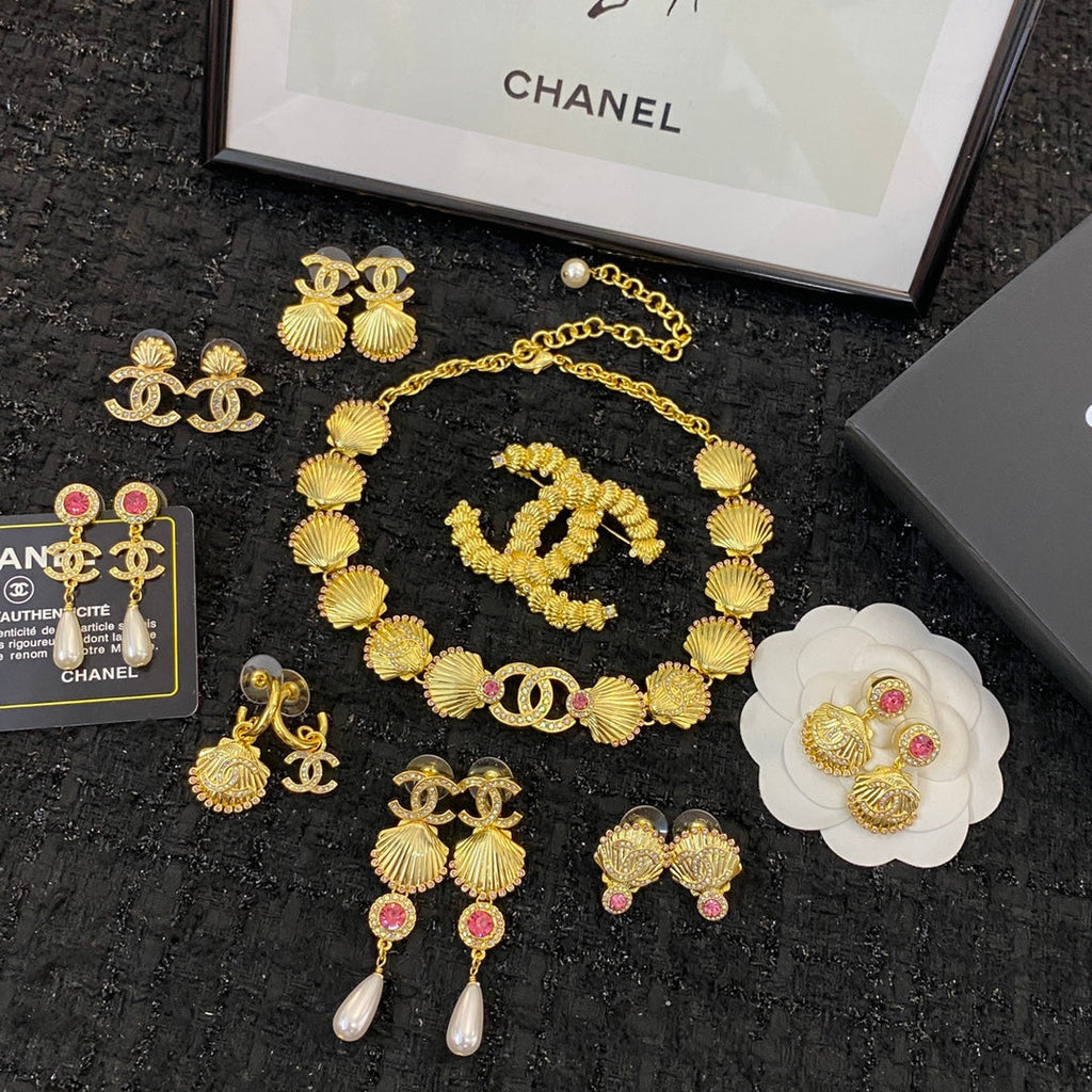 CHANEL P75 Pearl Crystal Pendant Necklace