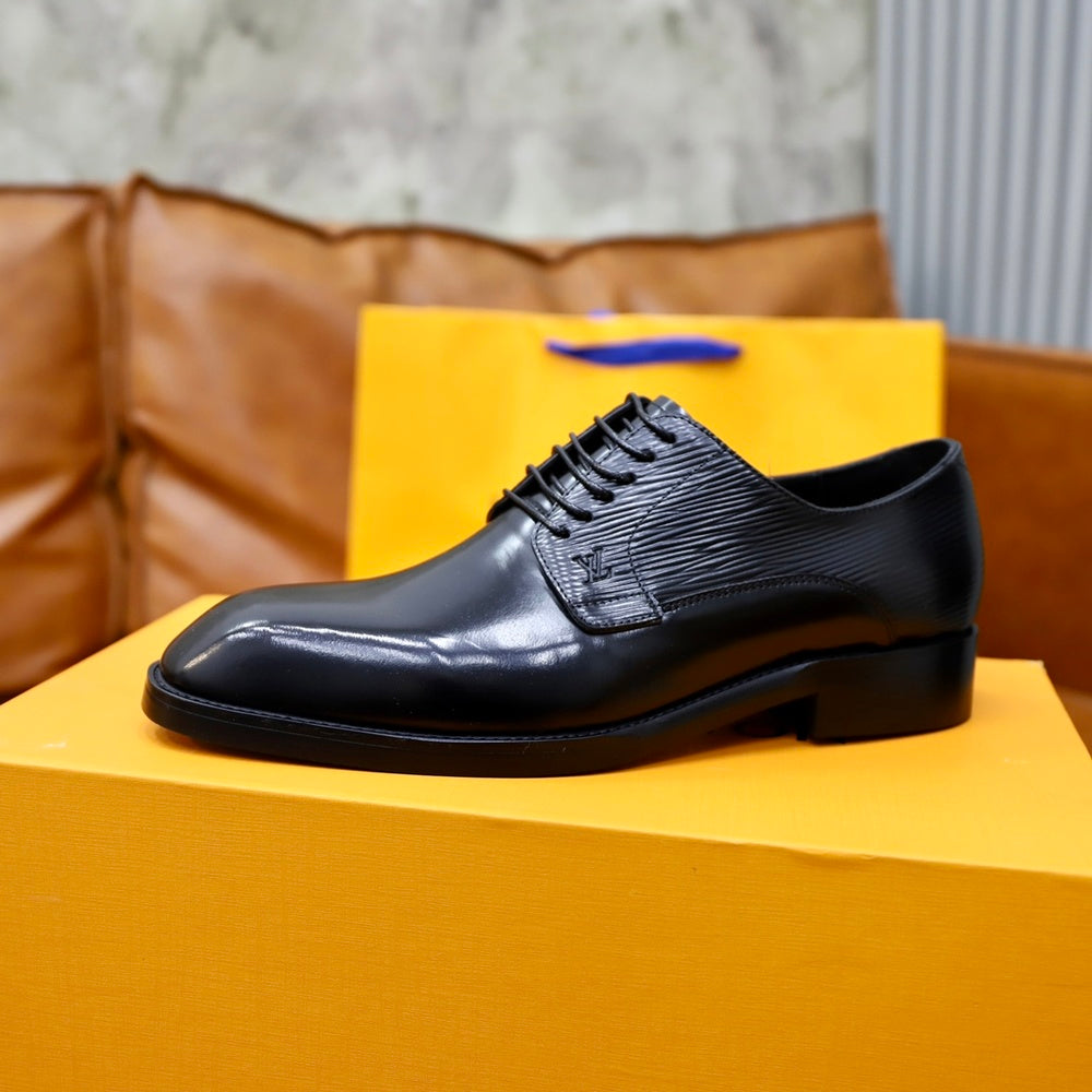 Louis Vuitton Men's Sneakers - Style 425701