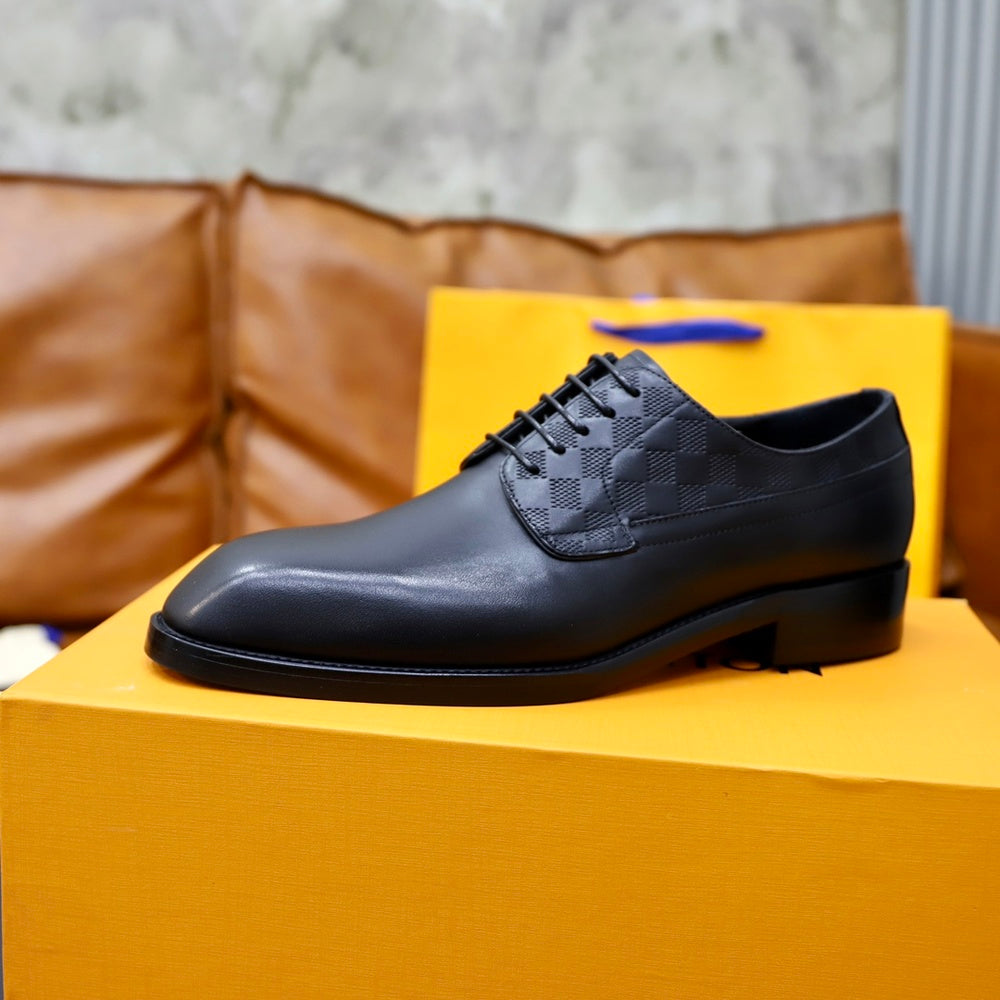 Louis Vuitton Men's Sneakers - Style 425701