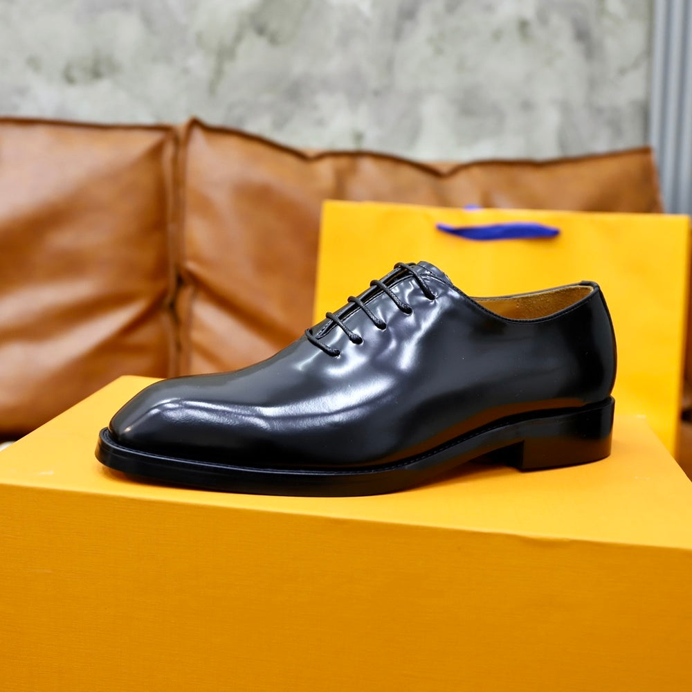 Louis Vuitton Men's Sneakers - Style 425701