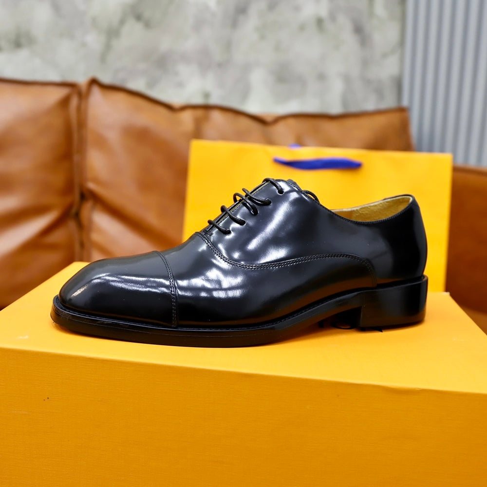 Louis Vuitton Men's Sneakers - Style 425701