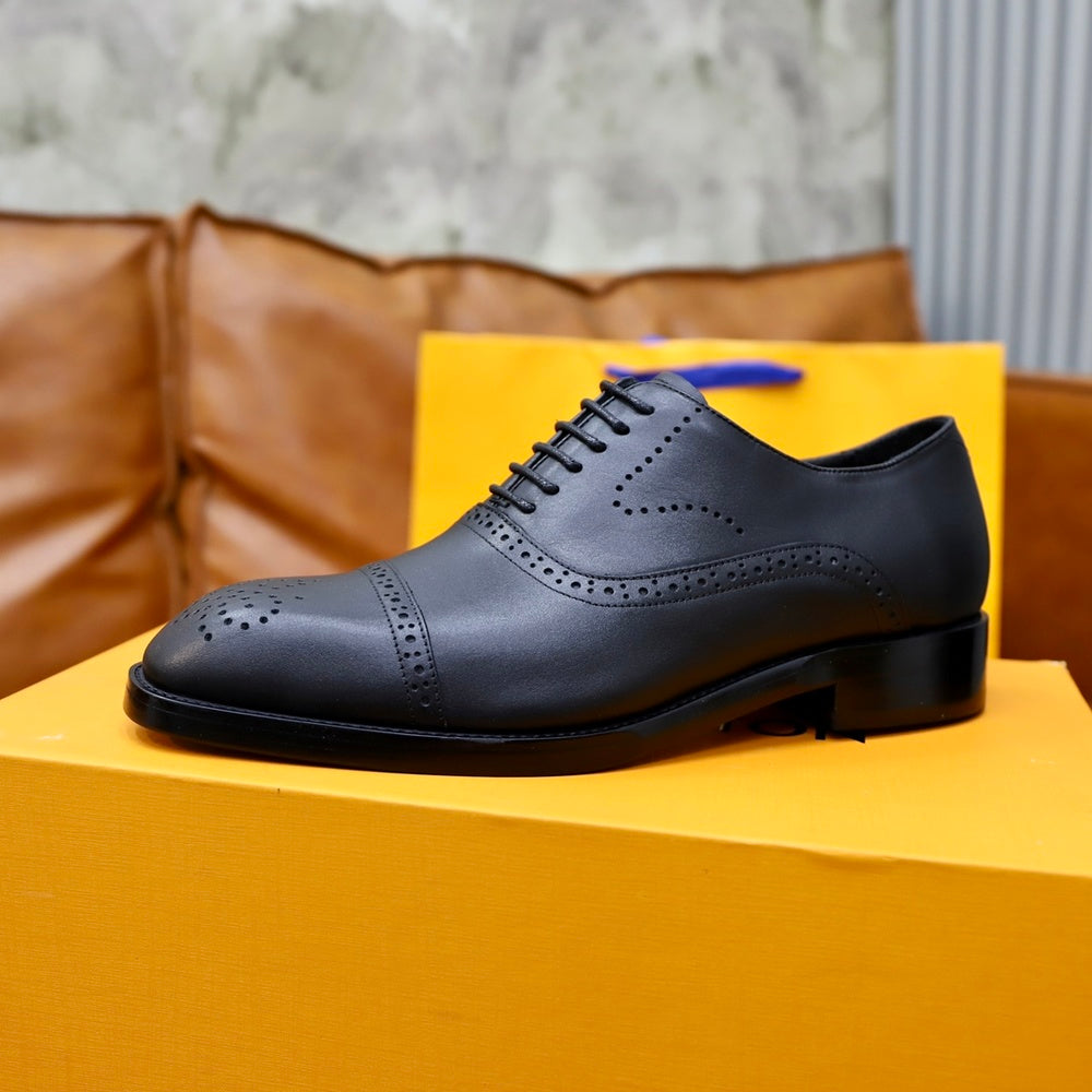 Louis Vuitton Men's Sneakers - Style 425701