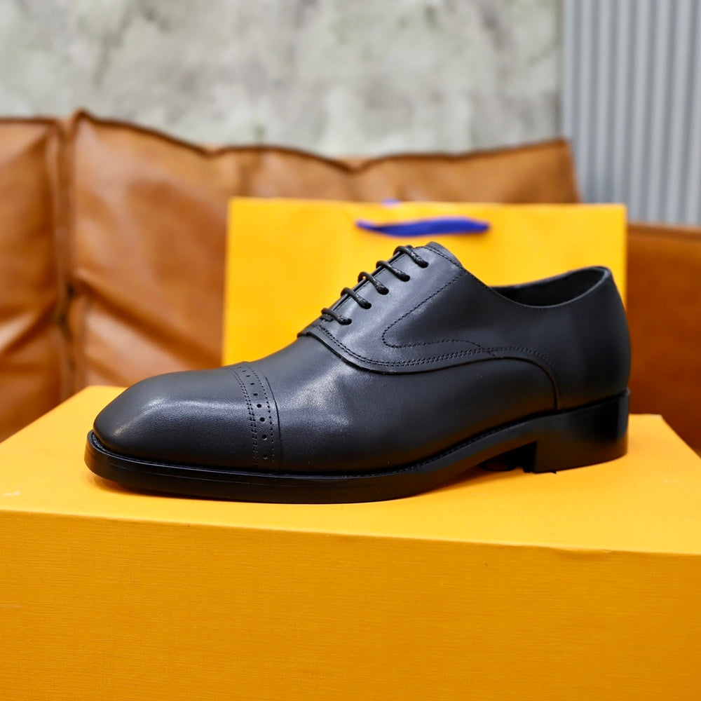 Louis Vuitton Men's Sneakers - Style 425701