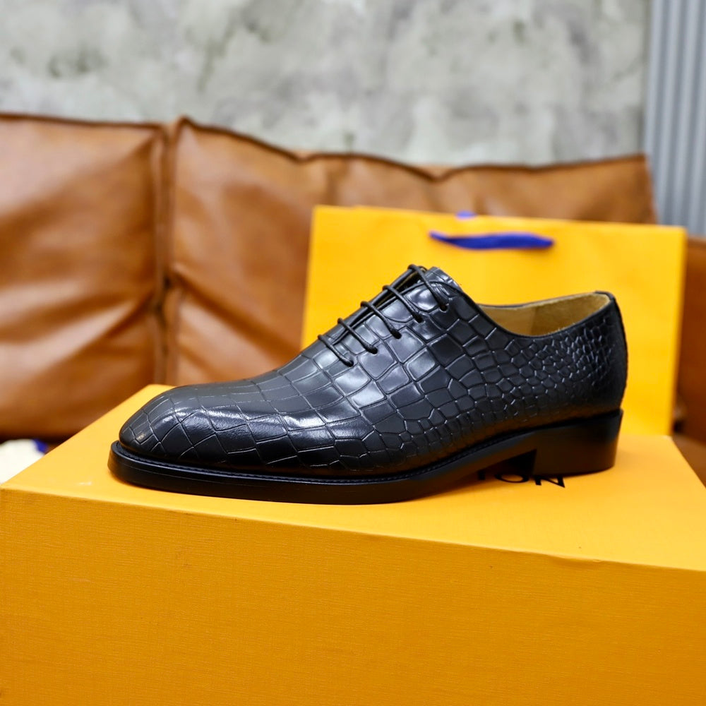Louis Vuitton Men's Sneakers - Style 425701