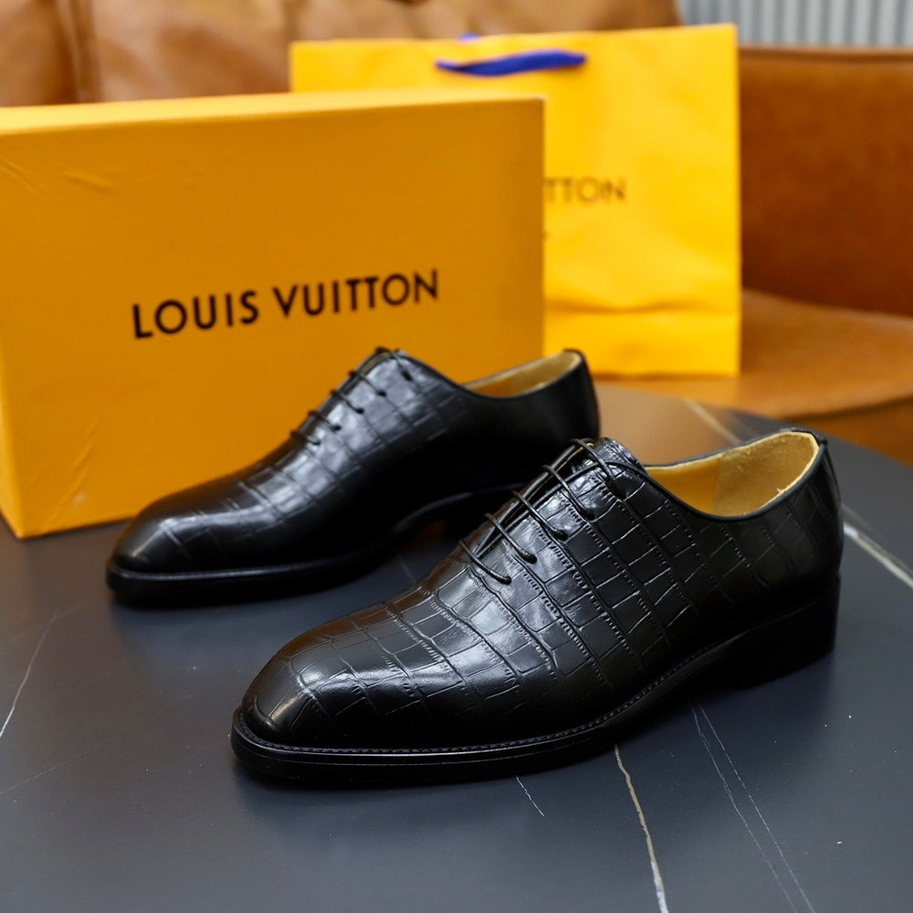 Louis Vuitton Men's Sneakers - Style 425701