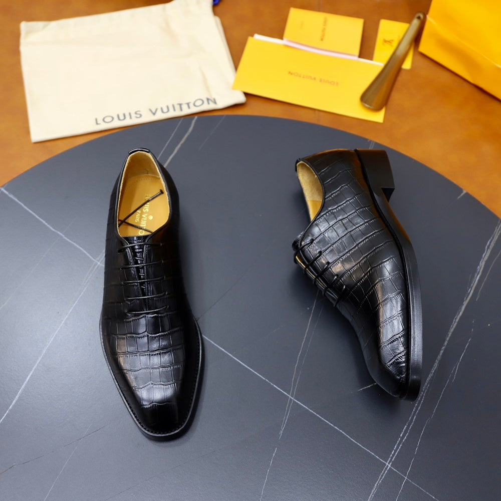 Louis Vuitton Men's Sneakers - Style 425701