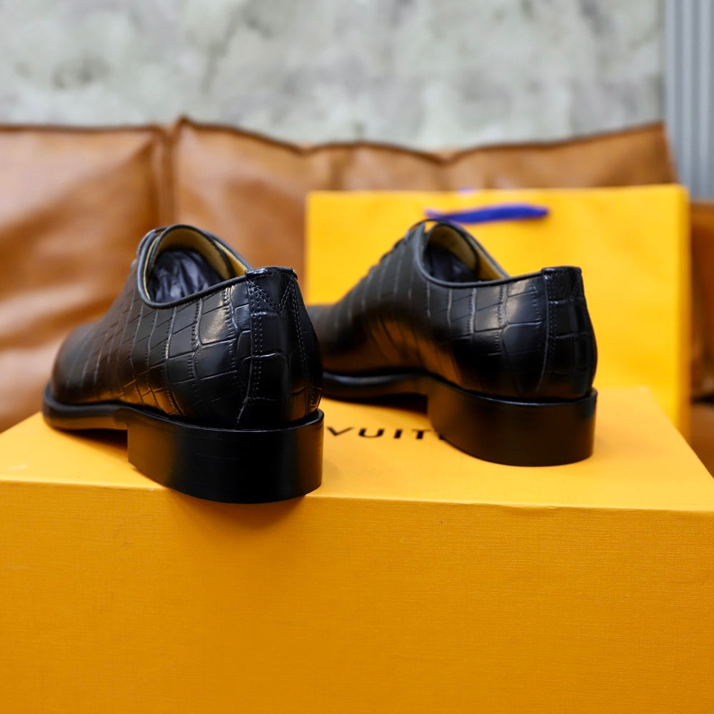 Louis Vuitton Men's Sneakers - Style 425701