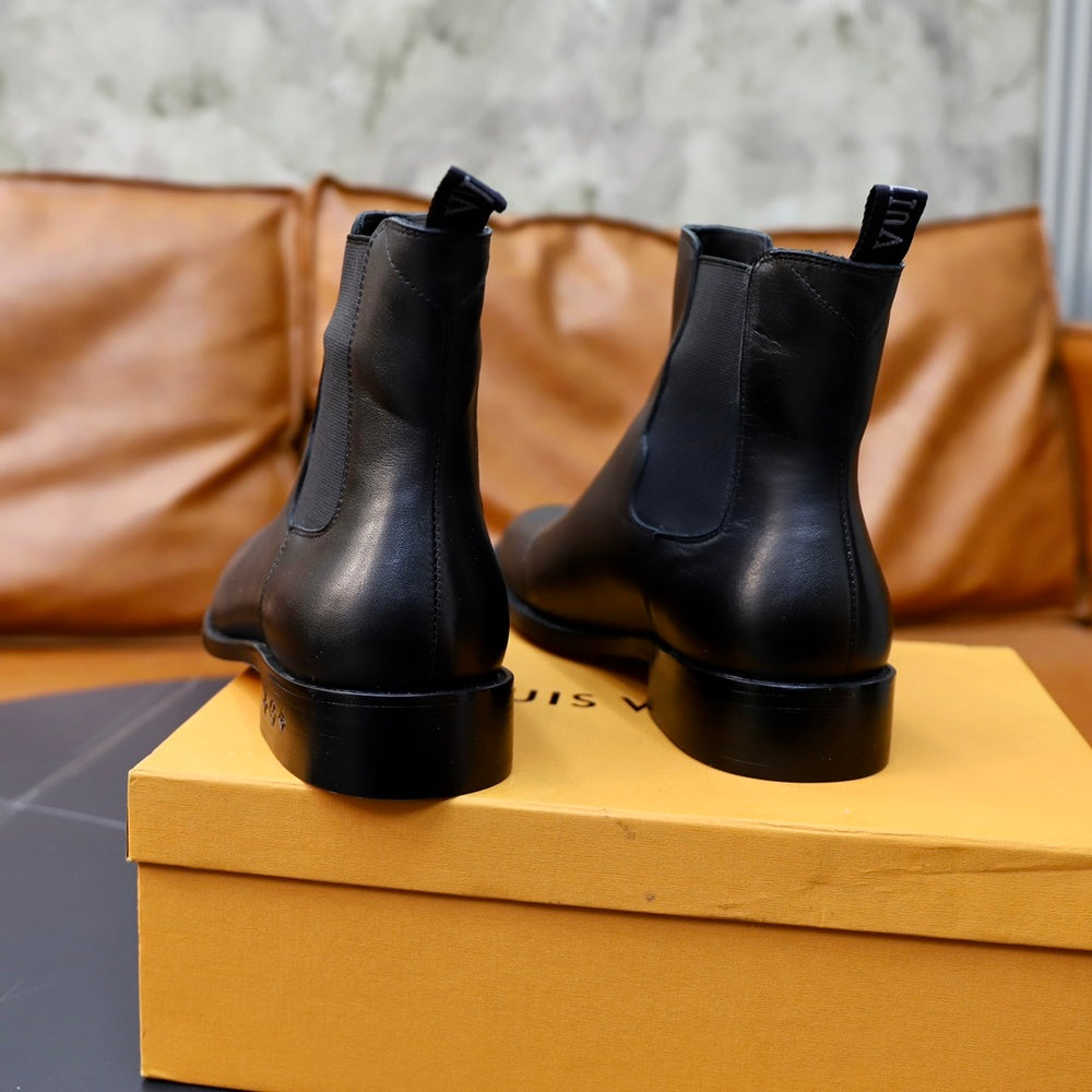 Louis Vuitton Men's Shoes - Style 426004