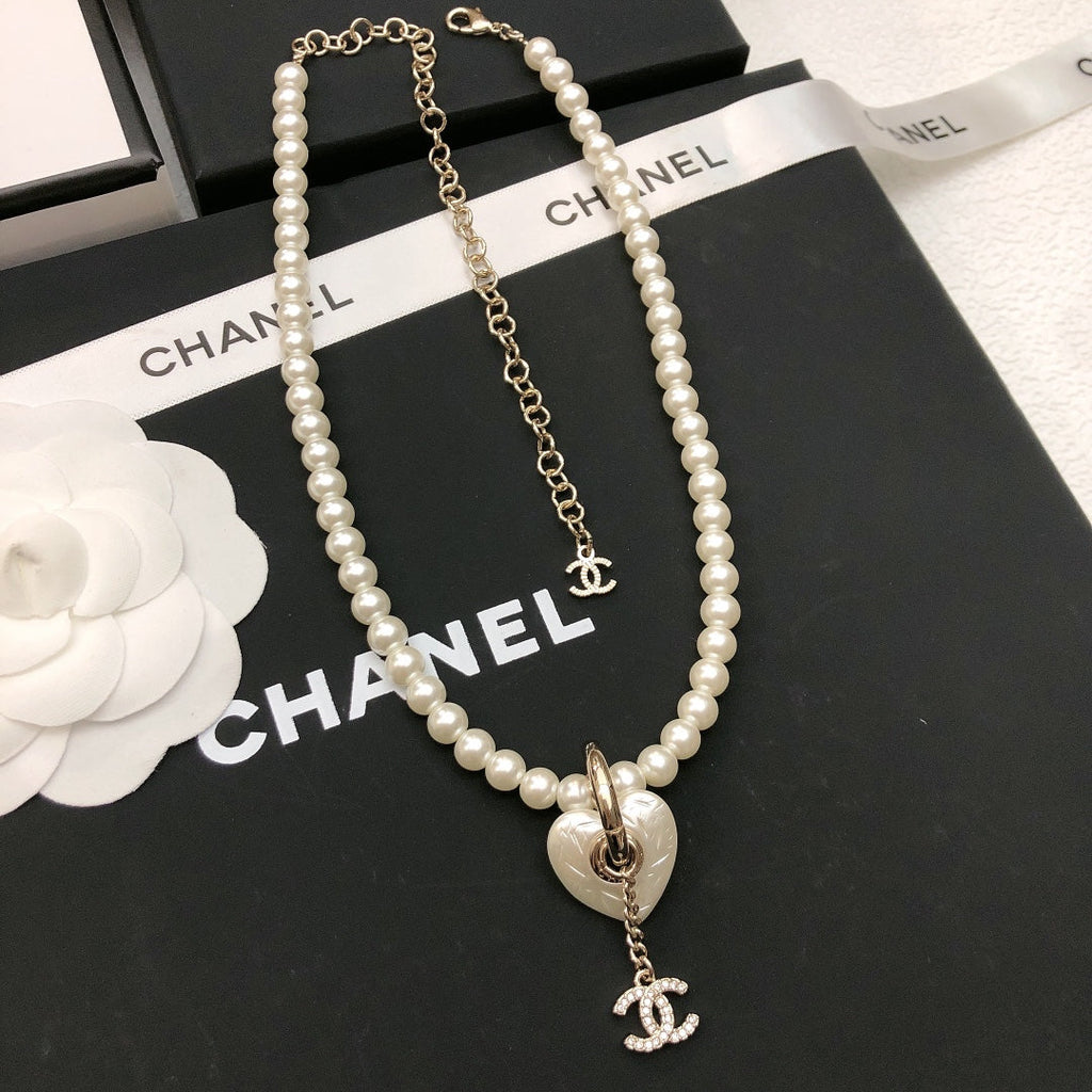 CHANEL Pearl Necklace