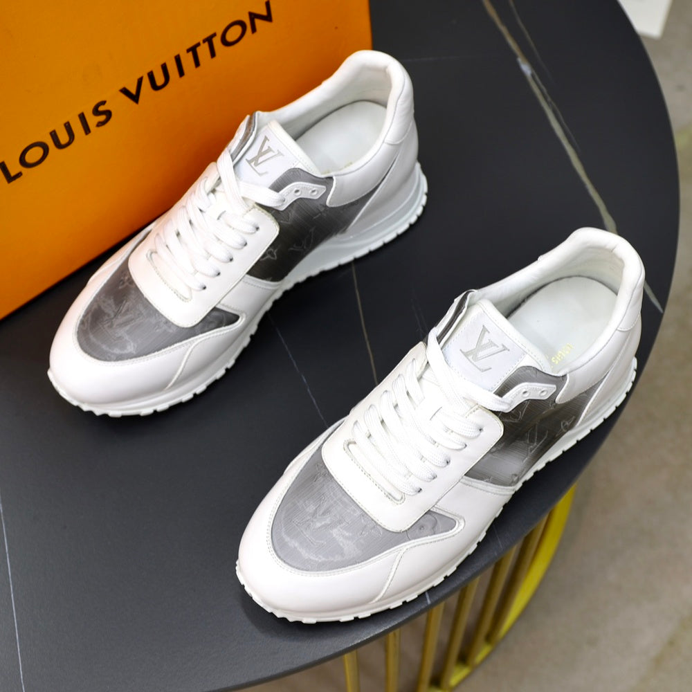 Louis Vuitton Men's Sneakers - Style 425607