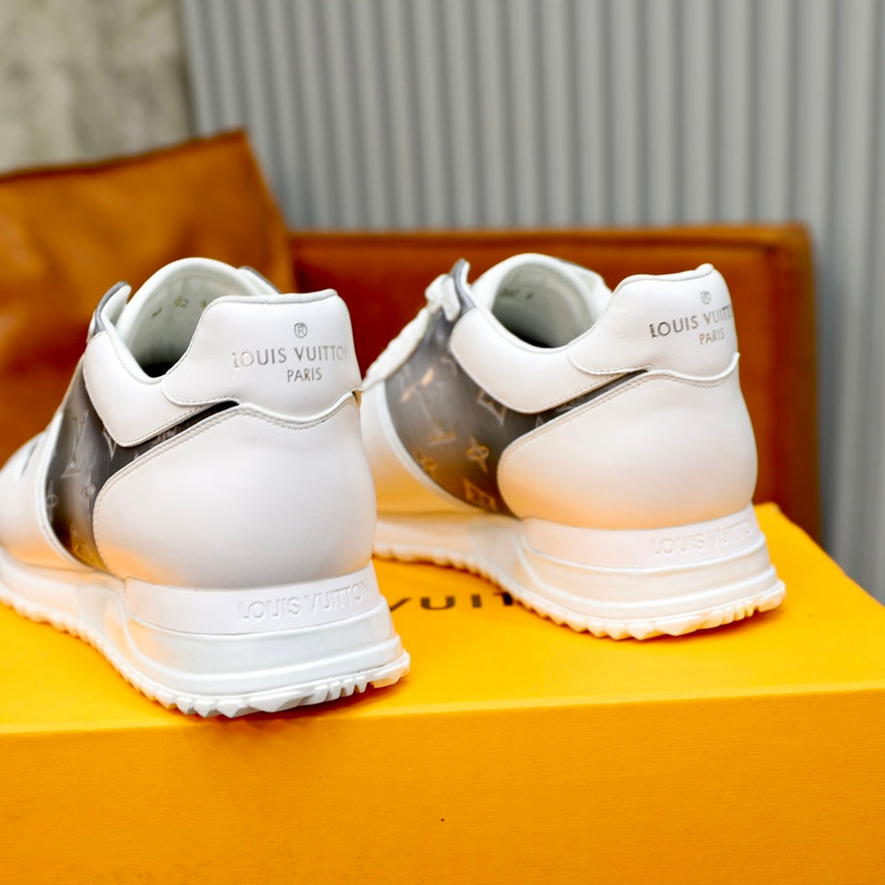 Louis Vuitton Men's Sneakers - Style 425607