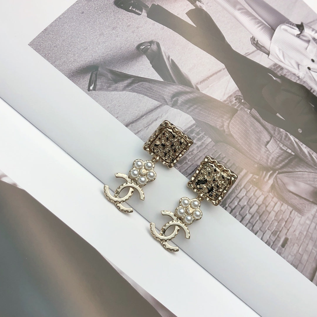 CHANEL Earrings