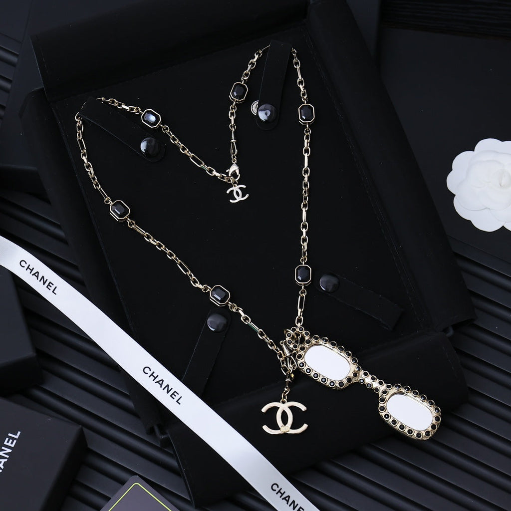 CHANEL Crystal Necklace