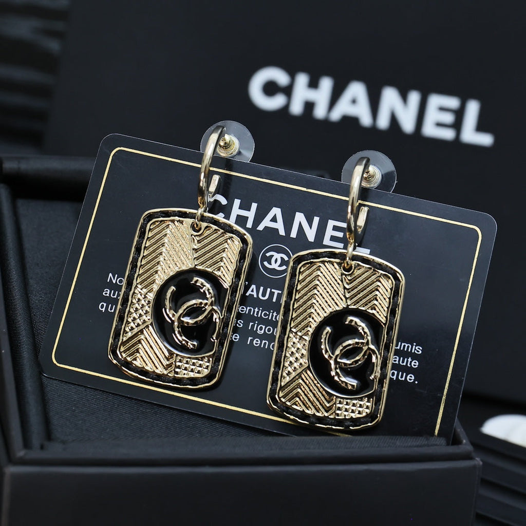 CHANEL Double-C Vintage Earrings
