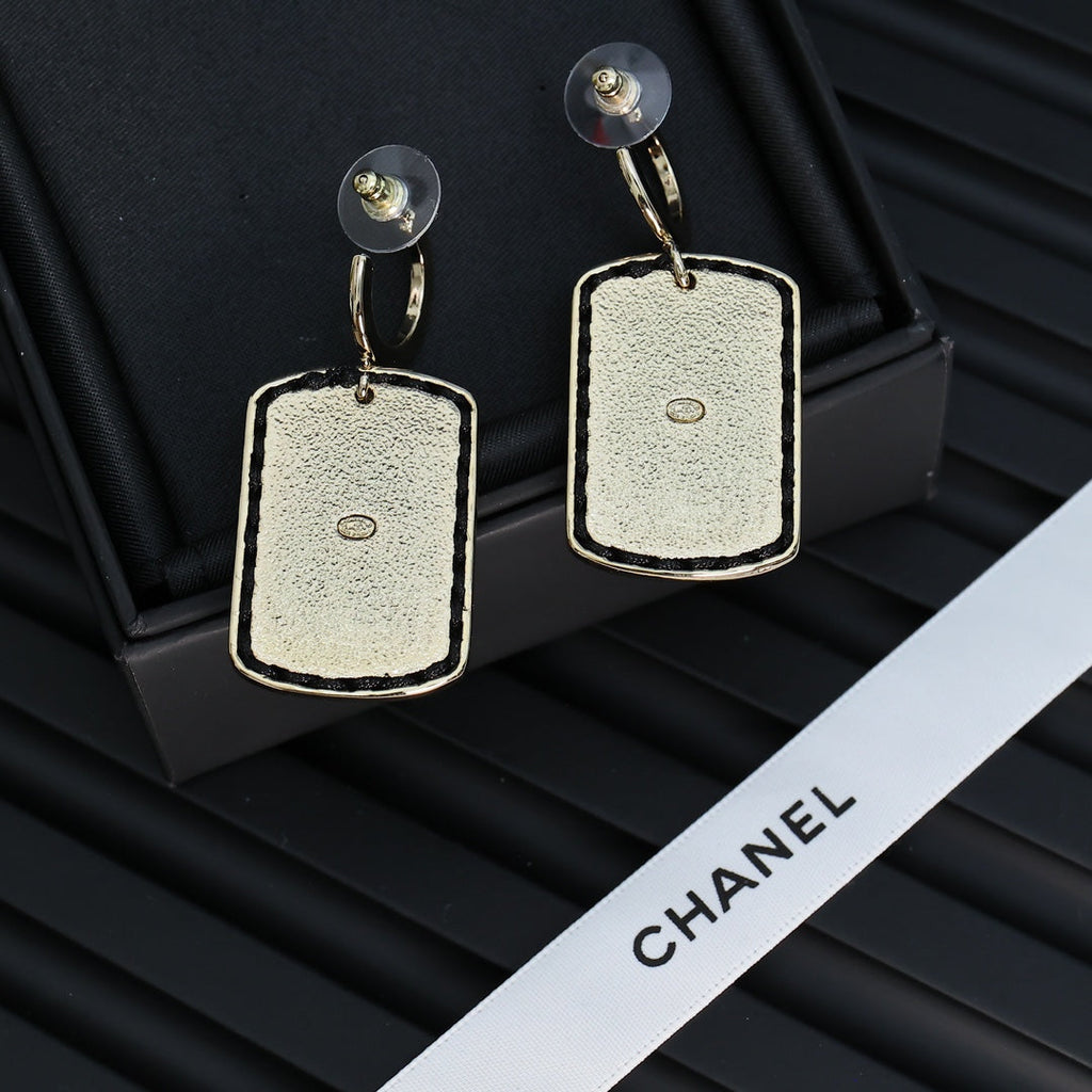 CHANEL Double-C Vintage Earrings