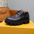 Louis Vuitton Unisex Sneakers - Style 425480