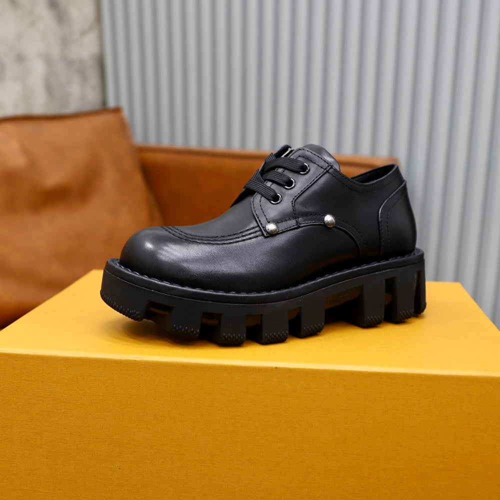Louis Vuitton Unisex Sneakers - Style 425615