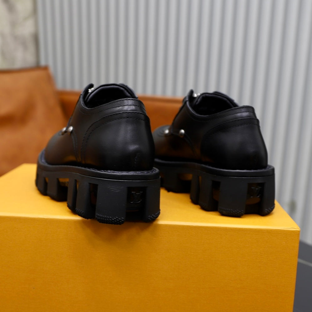 Louis Vuitton Unisex Sneakers - Style 425615