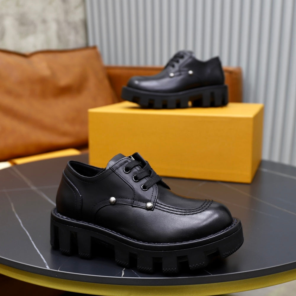 Louis Vuitton Unisex Sneakers - Style 425615