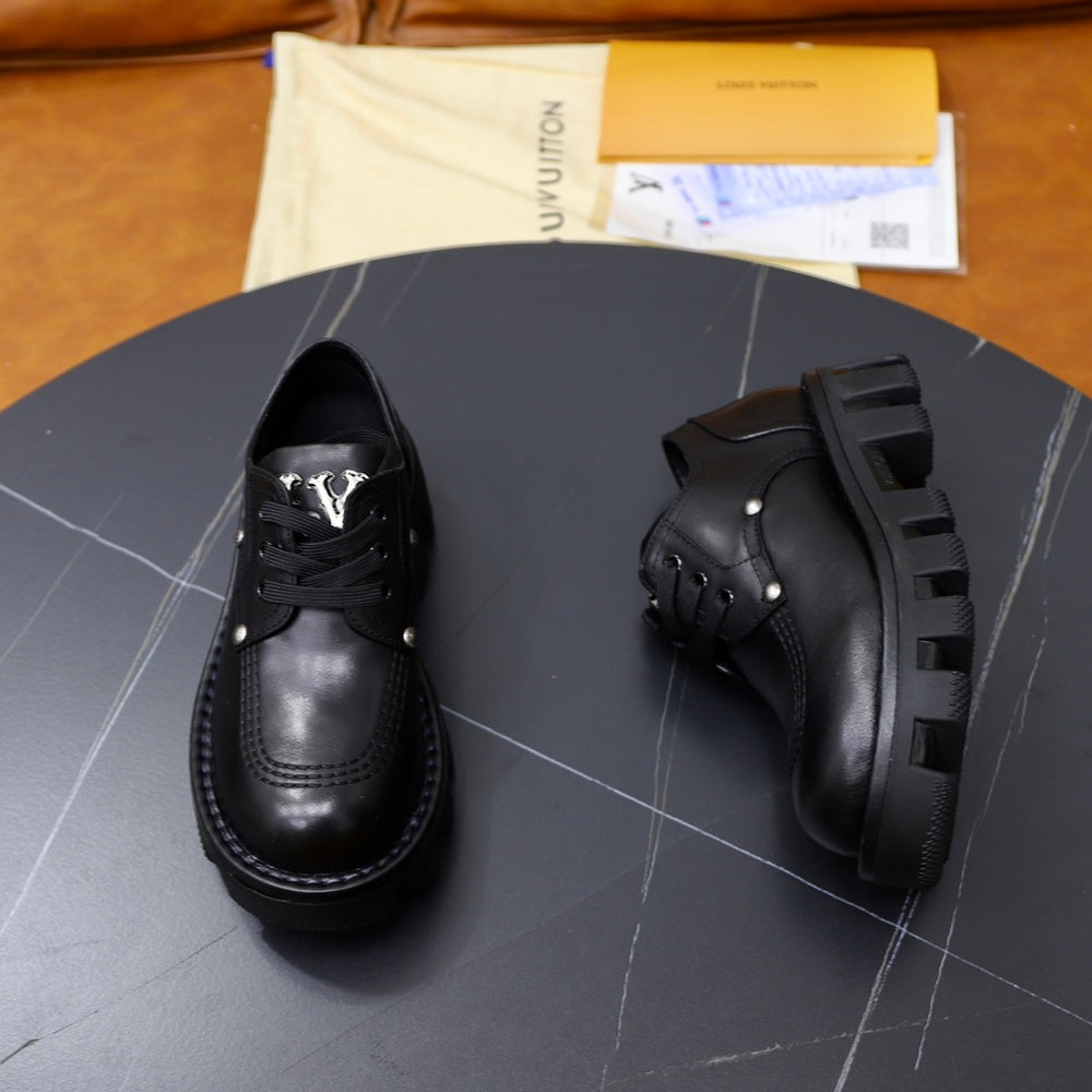 Louis Vuitton Unisex Sneakers - Style 425615
