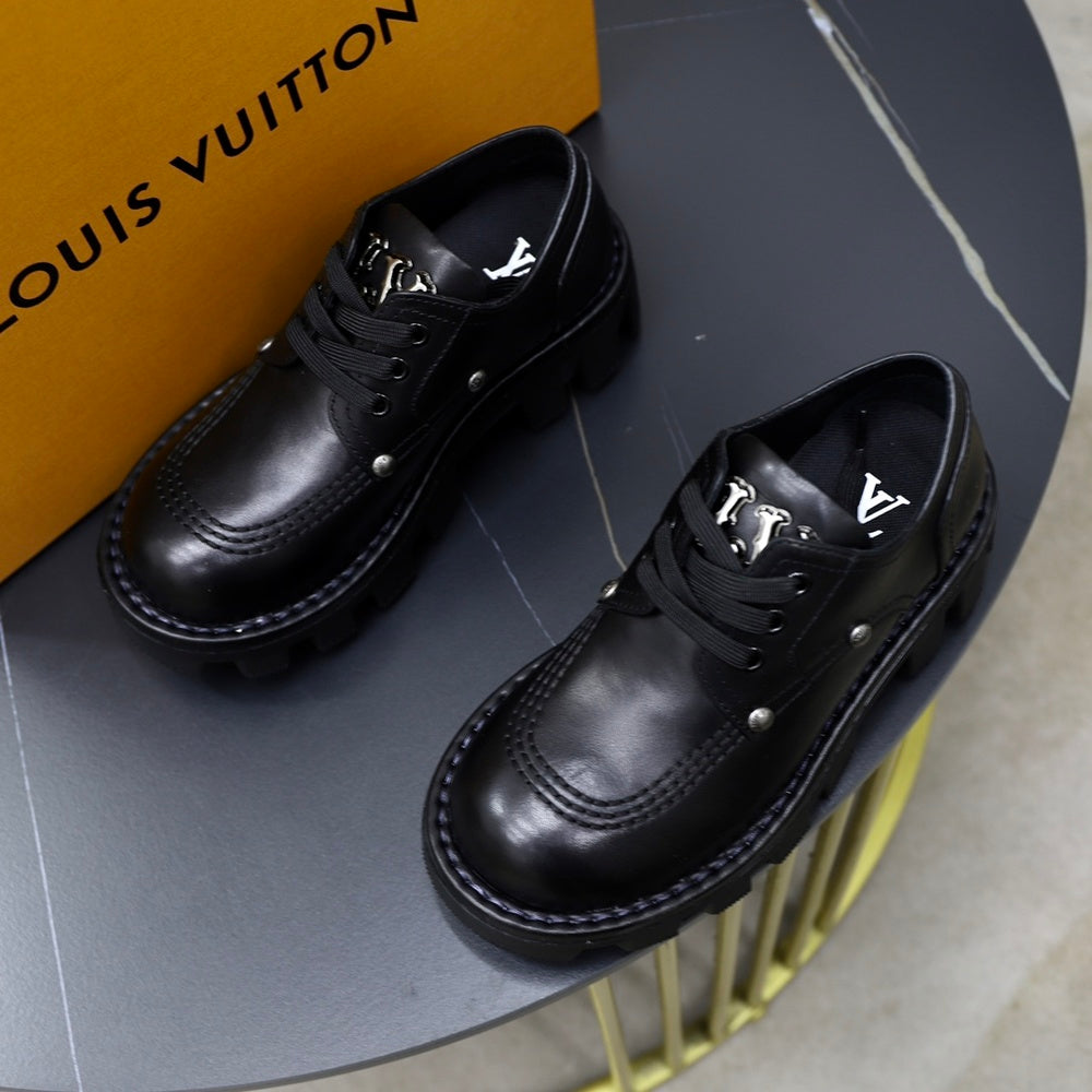 Louis Vuitton Unisex Sneakers - Style 425615