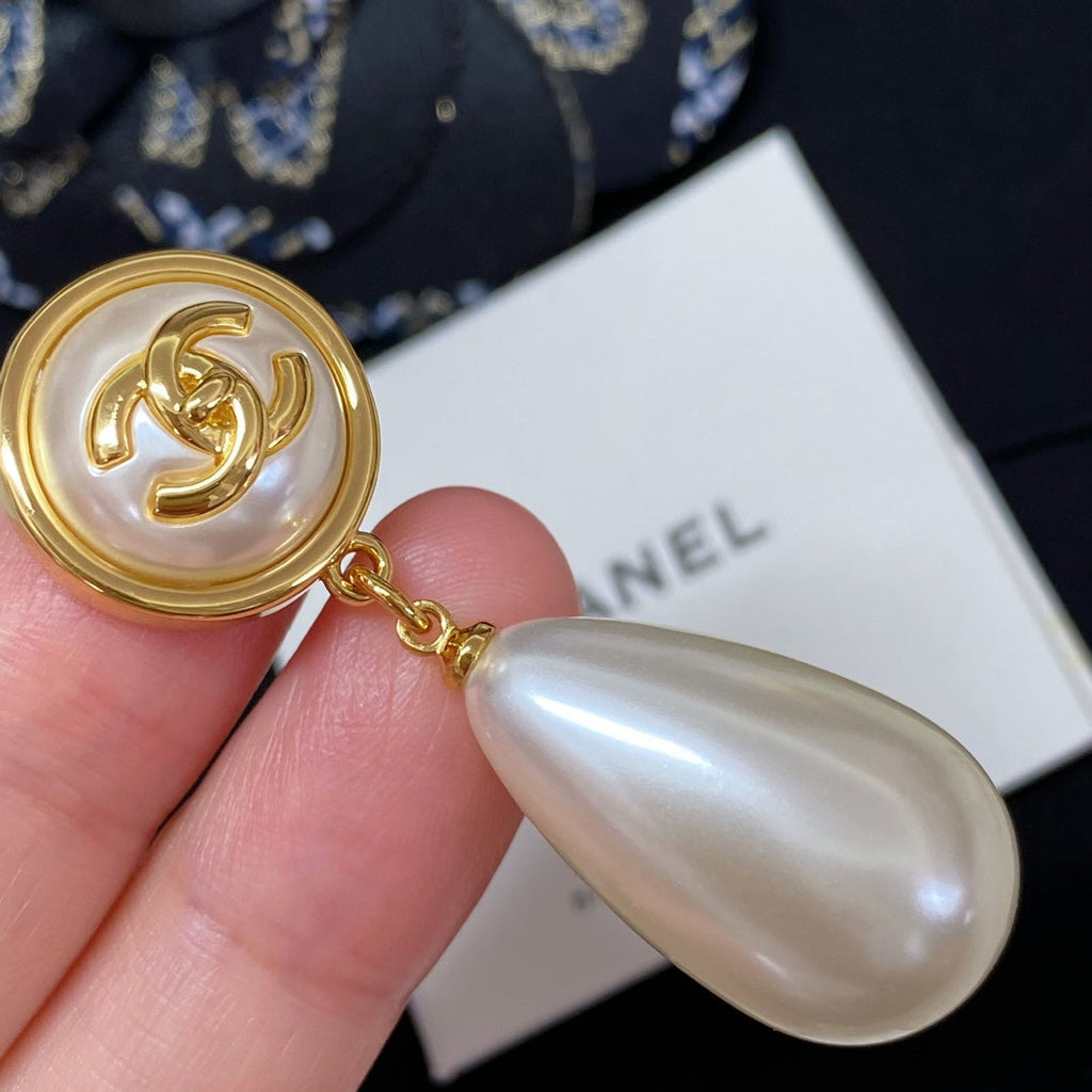 CHANEL P65 Pearl Vintage Earrings