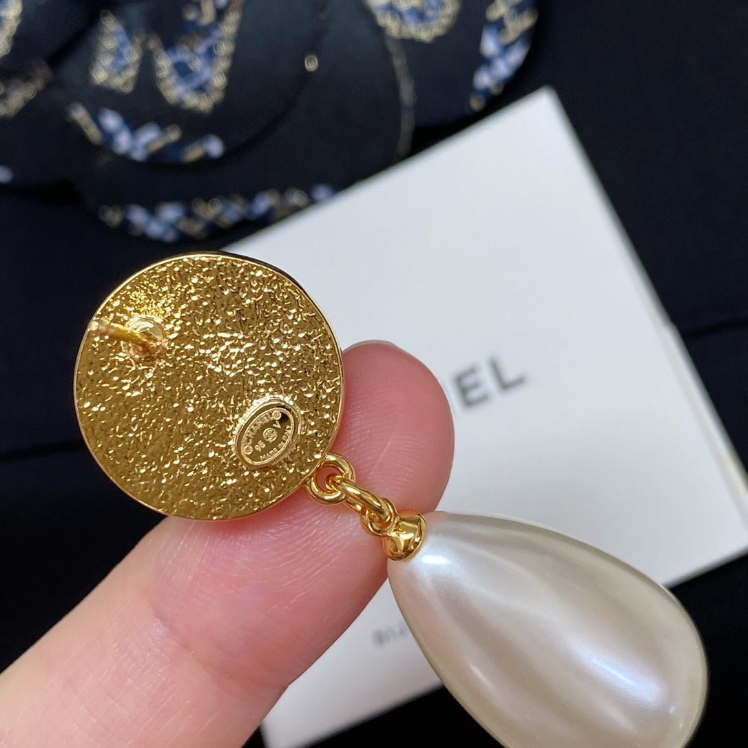 CHANEL P65 Pearl Vintage Earrings