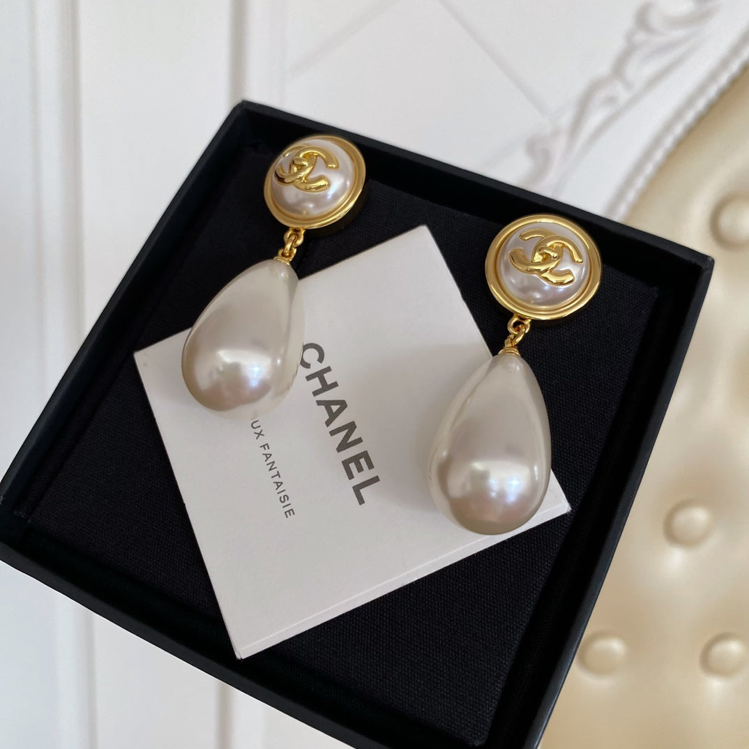 CHANEL P65 Pearl Vintage Earrings