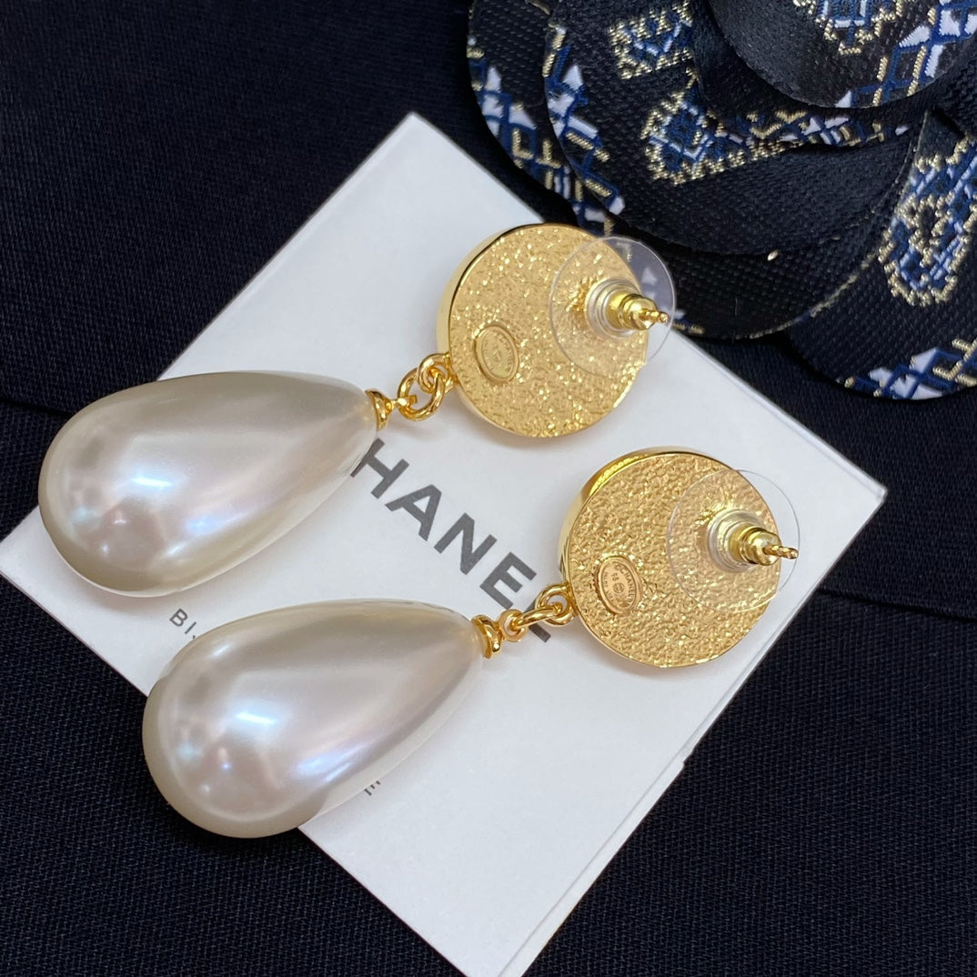 CHANEL P65 Pearl Vintage Earrings