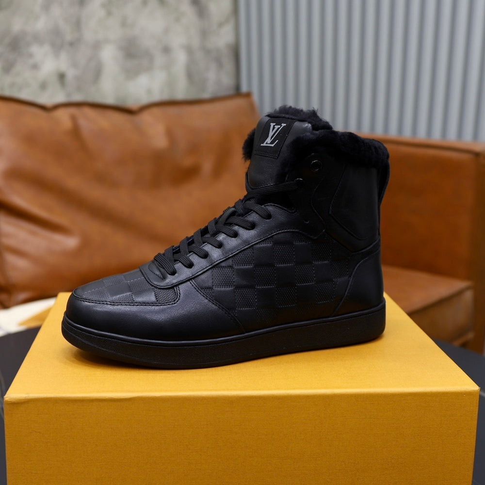Louis Vuitton Men's Boots - Style 425641