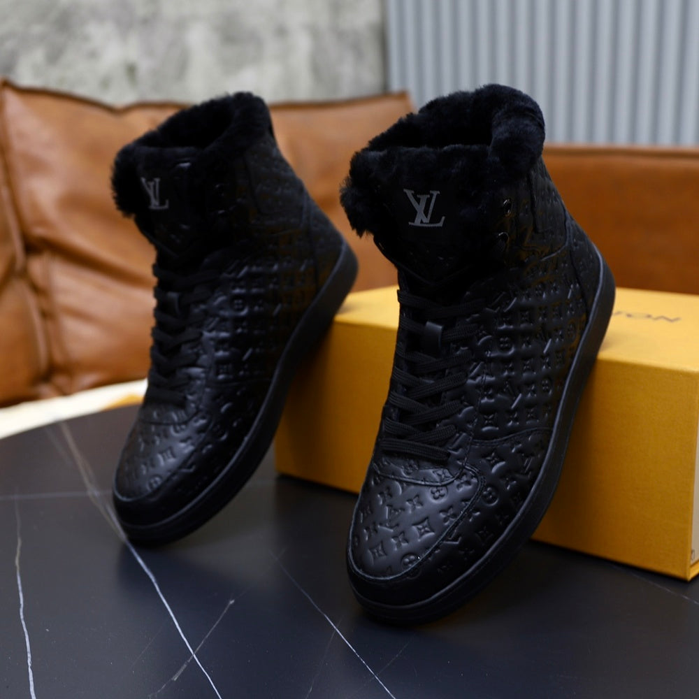 Louis Vuitton Men's Boots - Style 425641