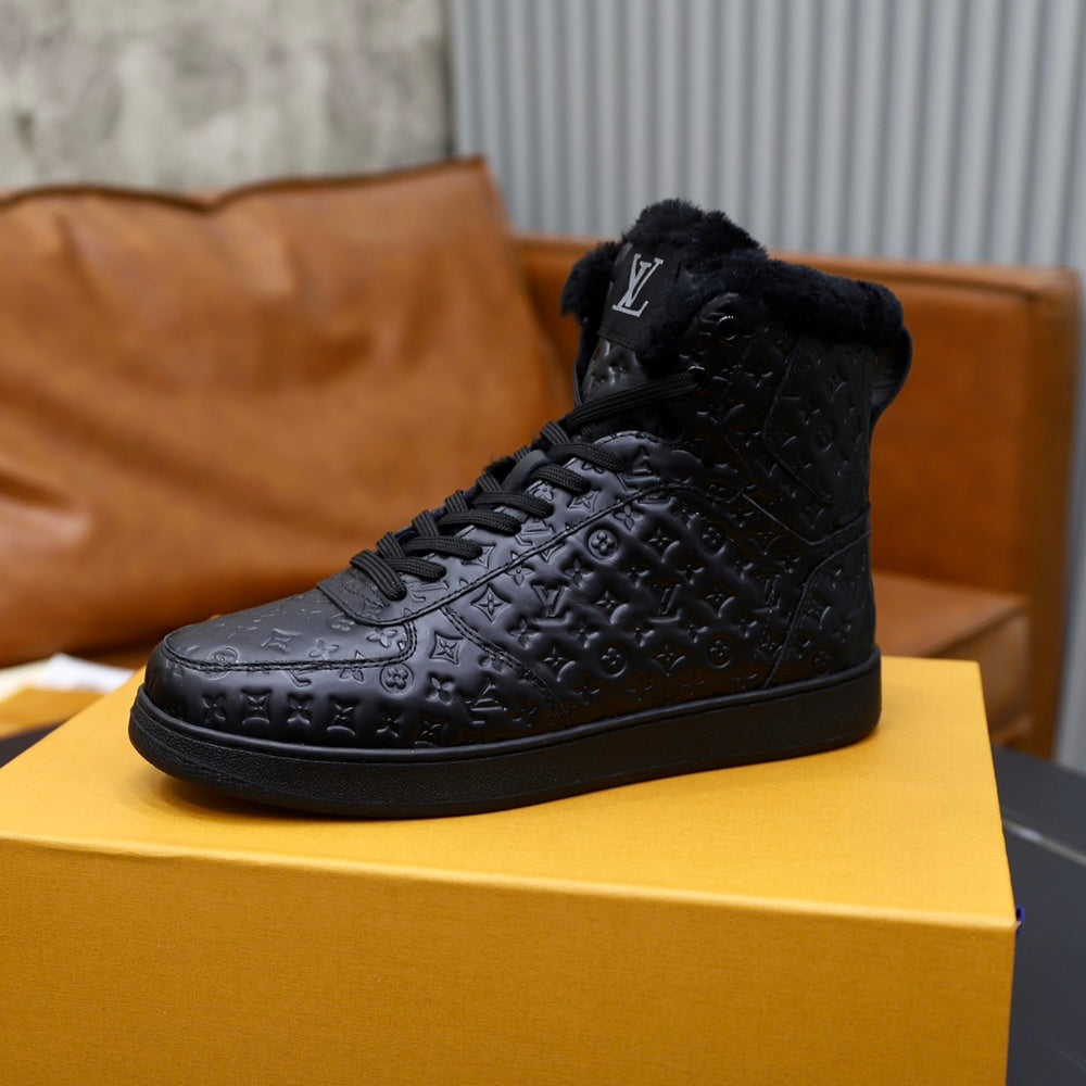 Louis Vuitton Men's Boots - Style 425641